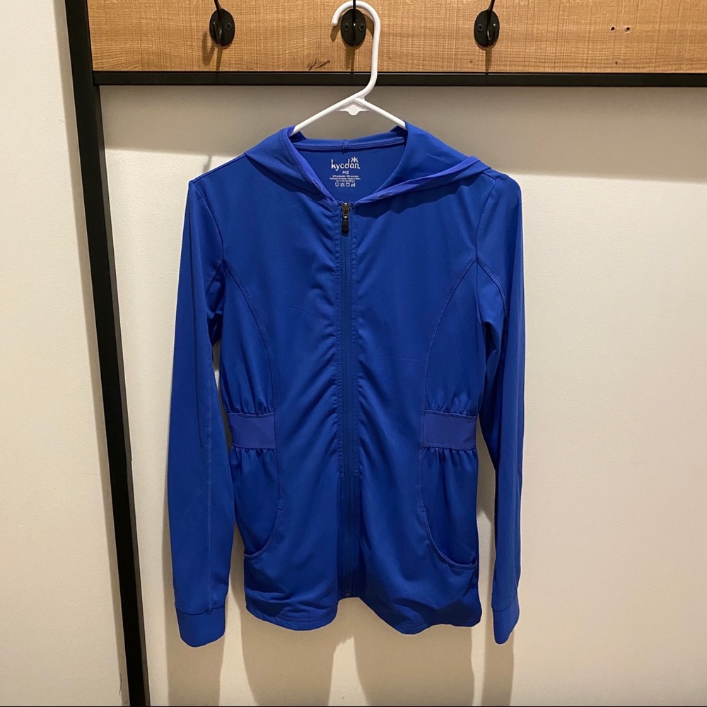 Workout zip up with a hood